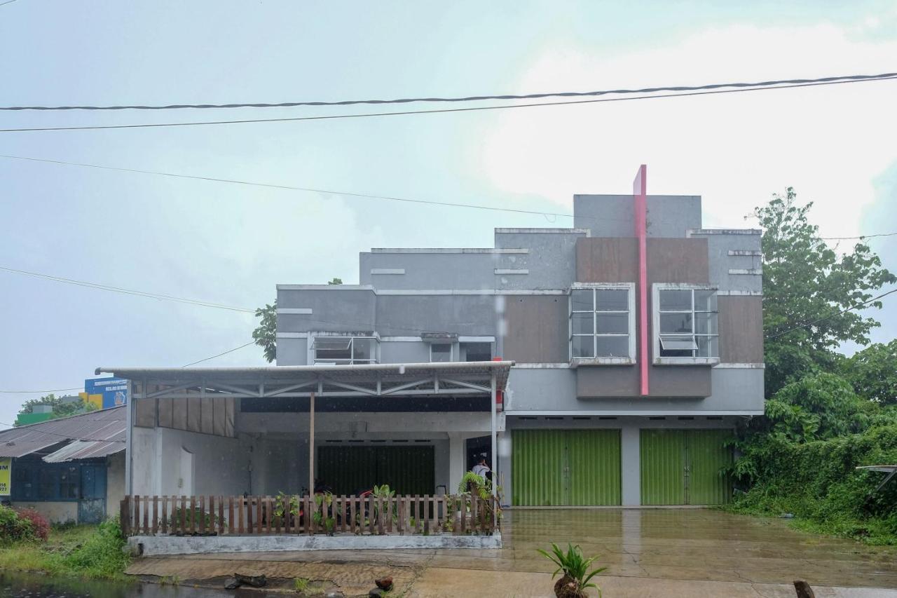 Reddoorz At Lapangan Bandara Sam Ratulangi Manado Ξενοδοχείο Εξωτερικό φωτογραφία