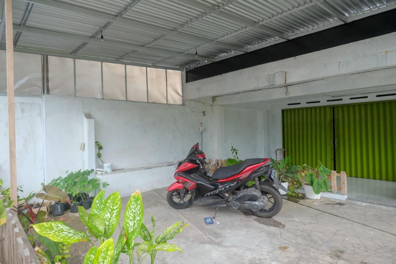 Reddoorz At Lapangan Bandara Sam Ratulangi Manado Ξενοδοχείο Εξωτερικό φωτογραφία