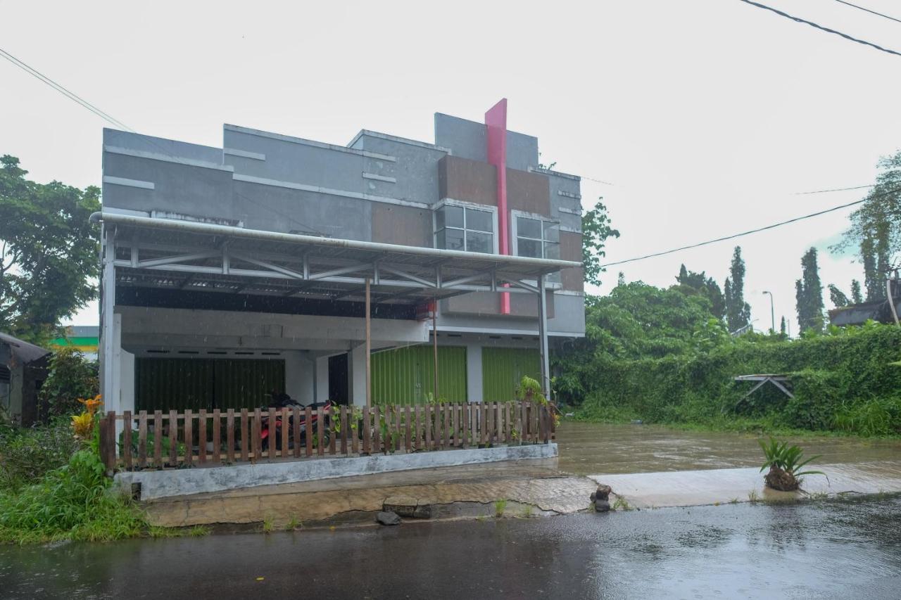Reddoorz At Lapangan Bandara Sam Ratulangi Manado Ξενοδοχείο Εξωτερικό φωτογραφία